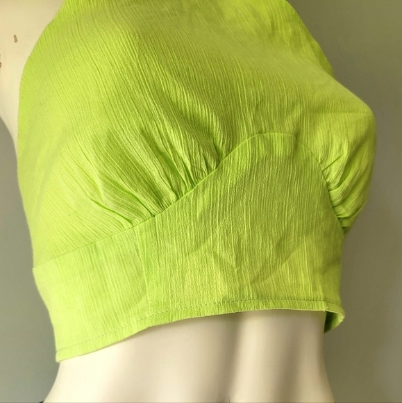 Nasty Gal Halter Cup Detail Cropped Cami Top Size 8 - Picture 5 of 9